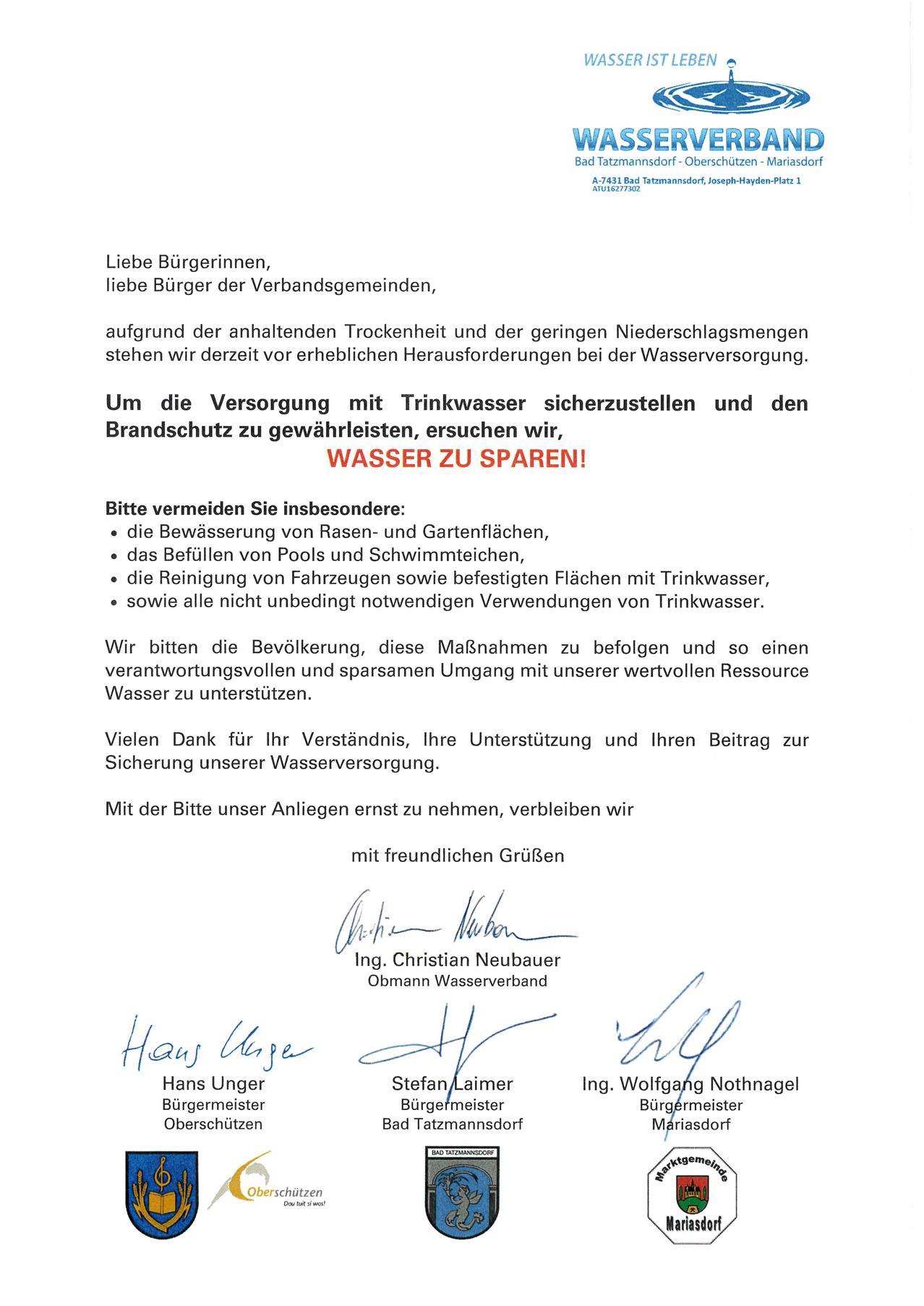 Ein Brief der Wasservereinigung an die Anwohner, die auffordert, Wasser zu sparen aufgrund von Trockenheit und niedrigen Niederschlagsmengen. Es listet spezifische Aktionen auf, die vermieden werden sollen, wie das Bewässern von Rasenflächen und das Füllen von Pools. Es dankt den Anwohnern für ihr Verständnis und ihre Unterstützung.