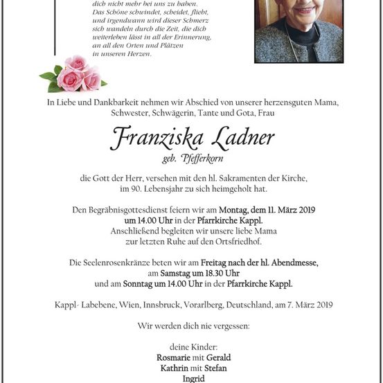 Ein Nachruf auf Franziska Ladner, eine Frau, die 90 Jahre alt wurde, mit Details zu Beerdigung und Gedenkfeiern. Das Bild zeigt ein Foto von Franziska, eine Blumengestecke und Text auf Deutsch.