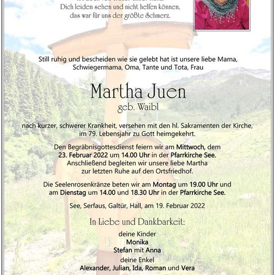 Ein Gedenkposter für Martha Juen, die im Alter von 79 Jahren verstarb. Das Poster enthält ein Foto, ein Gedicht und Details zu Beerdigung und Gedenkfeiern.