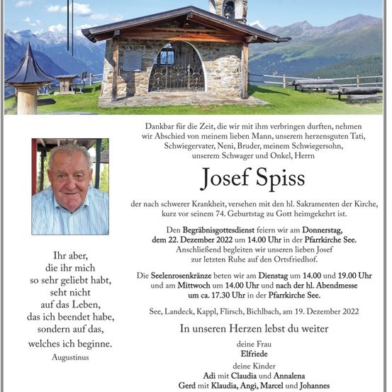 Ein Gedenkposter für Josef Spiss mit einem Foto von ihm, Details seiner Beerdigung und einer herzlichen Nachricht seiner Familie. Der Hintergrund zeigt eine Kapelle und Berge.