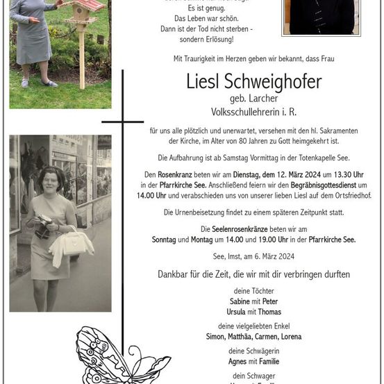 Ein Nachruf auf Liesl Schweighofer, die im Alter von 80 Jahren verstorben ist. Es enthält Details zu ihrer Beerdigung, Beisetzung und Gedenkfeiern. Das Bild zeigt eine Frau, die neben einem Vogelhaus steht.