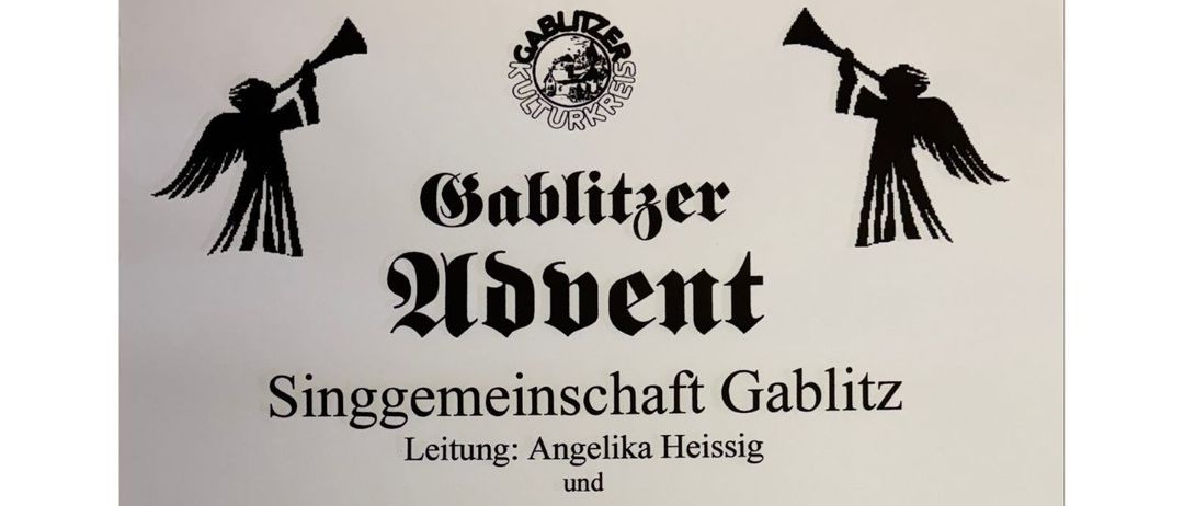 Plakat für den 21. Advent mit Engelfiguren, die Trompeten halten. Es zeigt den Namen Gabritzer Advent, Chorname, Name des Dirigenten und Aufführungsdetails. Datum: Sonntag, 14. Dezember 2025, um 18:00 Uhr. Ort: Pfarrkirche Gablitz.