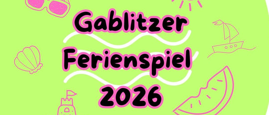 Grüner Hintergrund mit 'Gablitzer Ferienspiel 2026' Text. Es enthält Symbole einer Muschel, eines Segelboots, eines Schlosses und einer Wassermelonenscheibe.