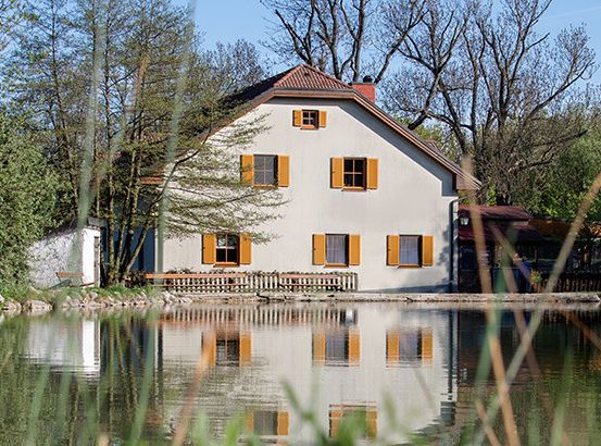Bild enthält, Nature, Outdoors, Pond, Water, Scenery, Cottage, Villa, Vegetation, Shelter, Land