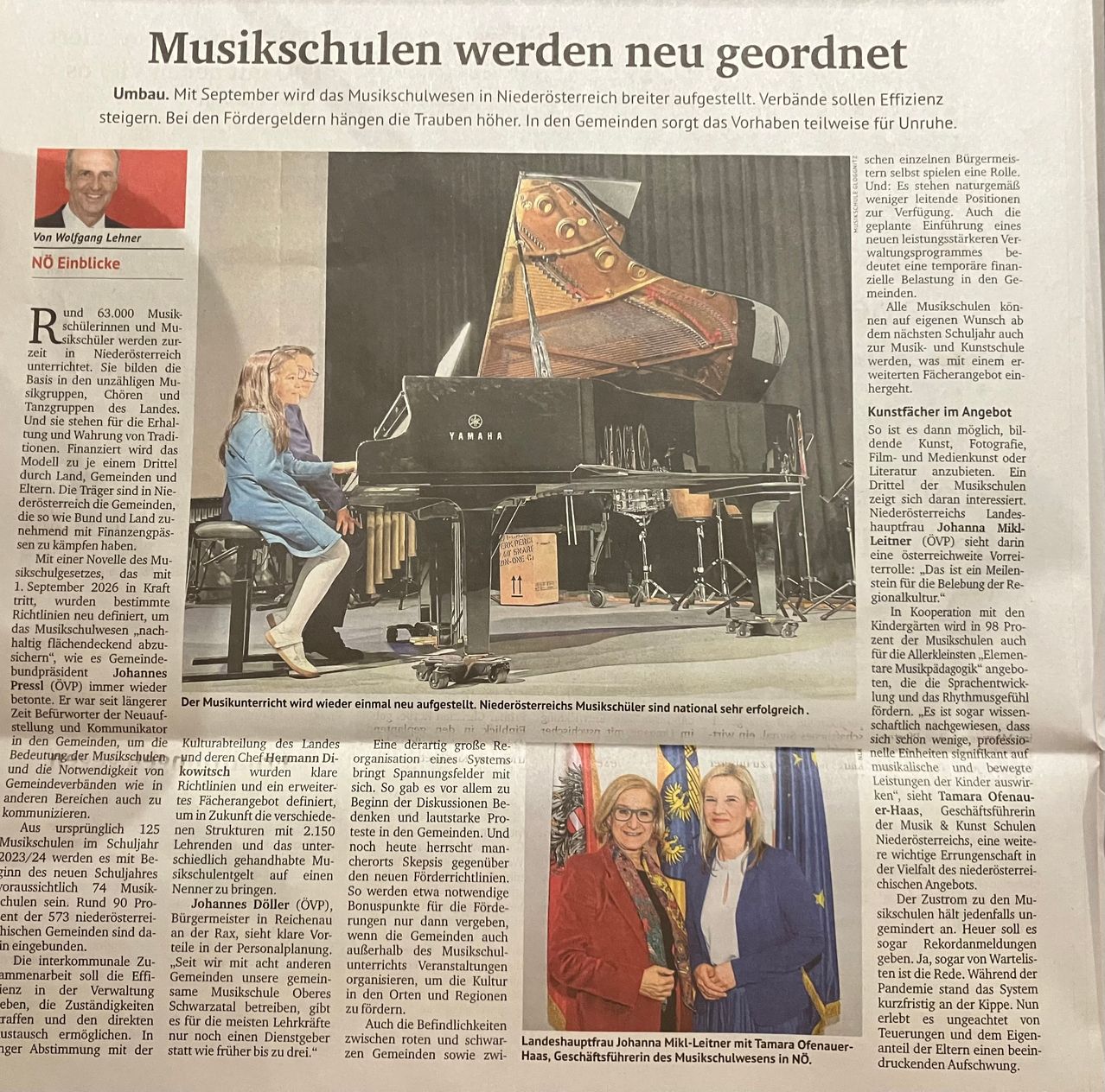 The newspaper article discusses the reorganization of music schools in Lower Austria. It mentions that starting September, the music school system will be expanded. Associations are encouraged to increase efficiency. The article highlights that the reorganization has caused concern among municipalities, which are responsible for funding. It also notes that the new system includes 125 music schools with 63,000 students and teachers. The article features an image of a piano and a woman playing it, symbolizing the importance of music education.