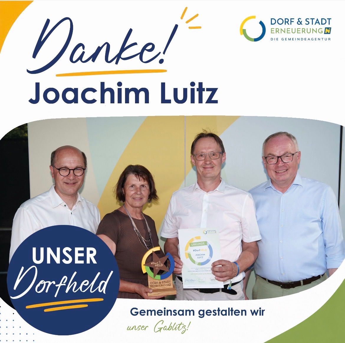 Joachim Luitz mit Urkunde und Auszeichnung als Dorfheld in Gablitz
