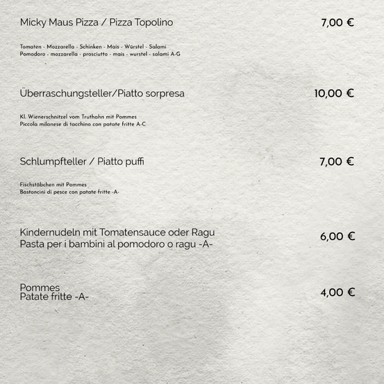 Die Speisekarte umfasst Micky Maus Pizza, Uberraschungsteller, Schlumpfteller, Kindernudelein und Pommes. Die Preise liegen zwischen 4,00 und 10,00 Euro.