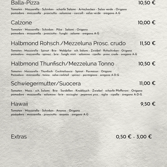 Ein Menü mit verschiedenen Pizzen wie Balla-Pizza, Calzone, Halbmond Rohsch, Halbmond Thunfisch, Schwiegermutter und Hawaii, jeweils zu 10,50, 10,00, 11,50, 10,50, 11,00 und 9,50 Euro. Extras kosten 0,50 bis 3,00 Euro.