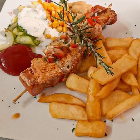 Bild enthält, Food, Food Presentation, Brunch, Plate, Ketchup, Meat, Mutton, Pork
