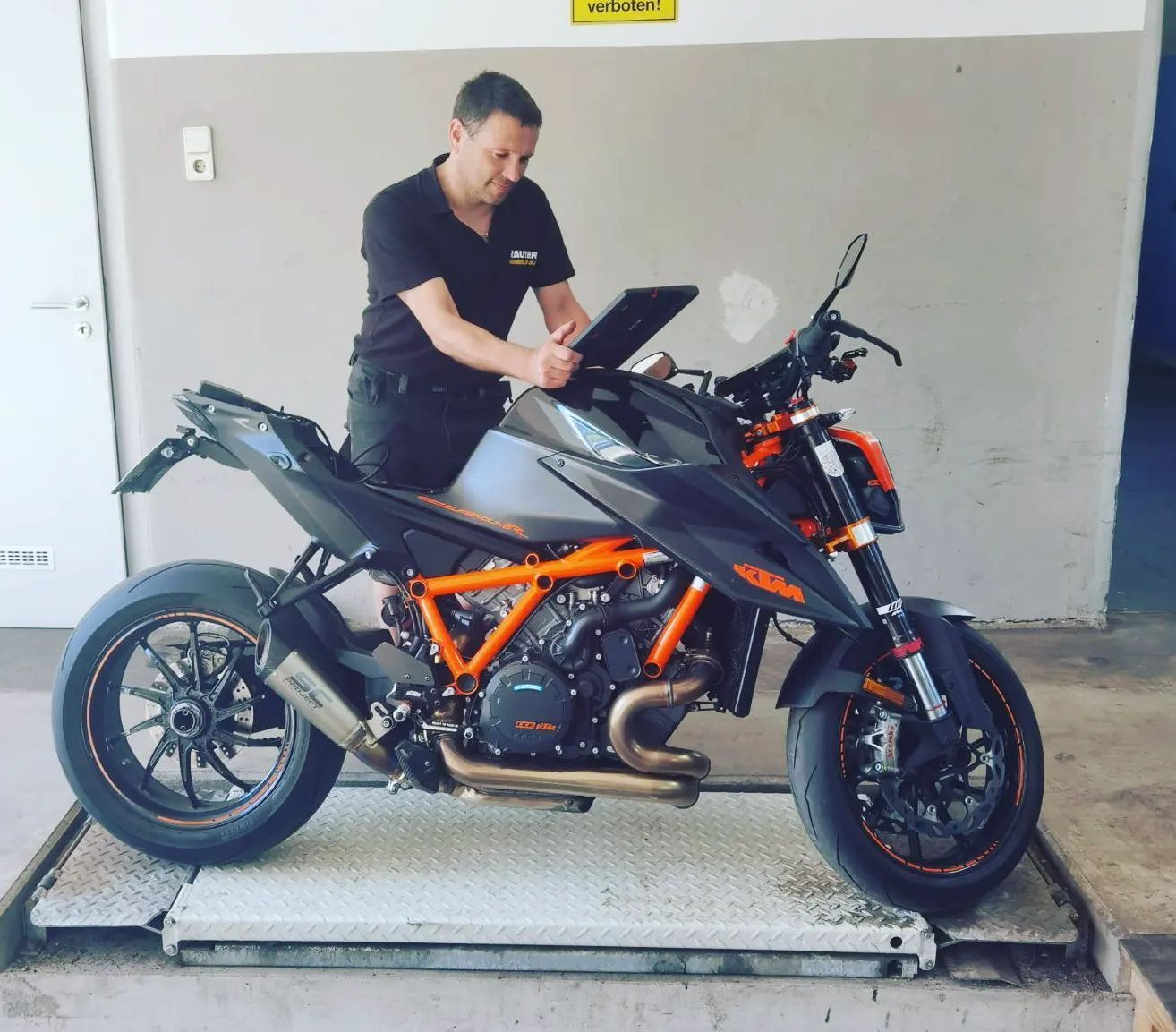 Bild enthält, Machine, Wheel, Adult, Male, Man, Person, Fun, Vacation, Motorcycle, Tire