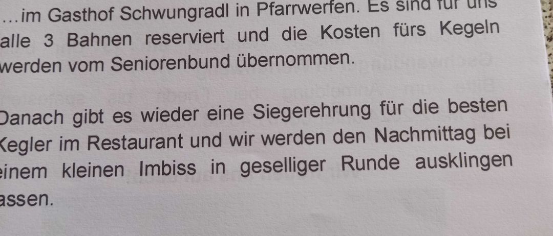 Bild enthält, Advertisement, Text, Poster, Person, Face, Head, Outdoors, Shelter, Receipt