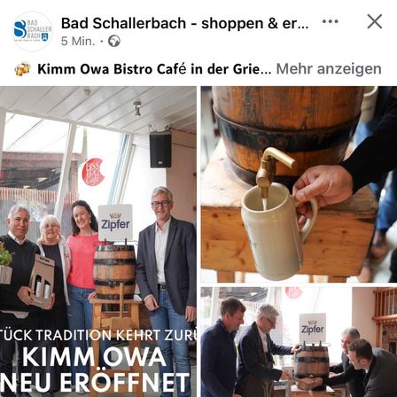 Vier Personen stehen neben Fässern bei der Eröffnung eines neuen Restaurants, Kimm Owa Bistro Cafe. Einer hält ein Bierglas. Ein anderer Mann füllt ein Glas mit Bier.