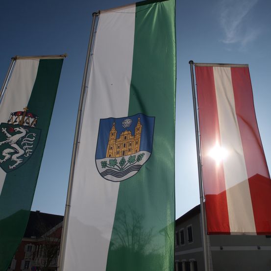 Bild enthält, Flag, Emblem, Symbol, Logo, Architecture, Building