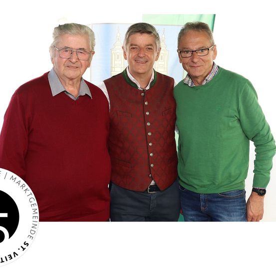 Bild enthält, Knitwear, Sweater, Long Sleeve, Adult, Male, Man, Person, Shirt, Face, Glasses