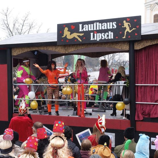 Bild enthält, Adult, Female, Person, Woman, People, Carnival, Baby, Festival, Costume, Face