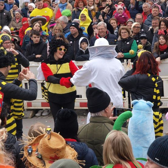 Bild enthält, Adult, Female, Person, Woman, Hat, People, Child, Girl, Baseball Cap, Man