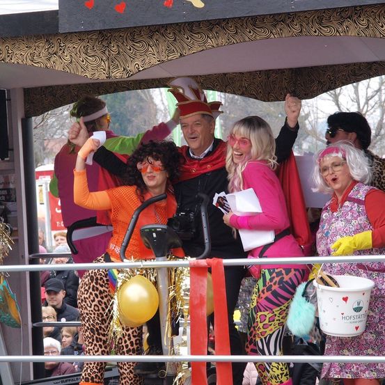 Bild enthält, Shelter, Person, Photography, Portrait, Adult, Female, Woman, People, Carnival, Balloon
