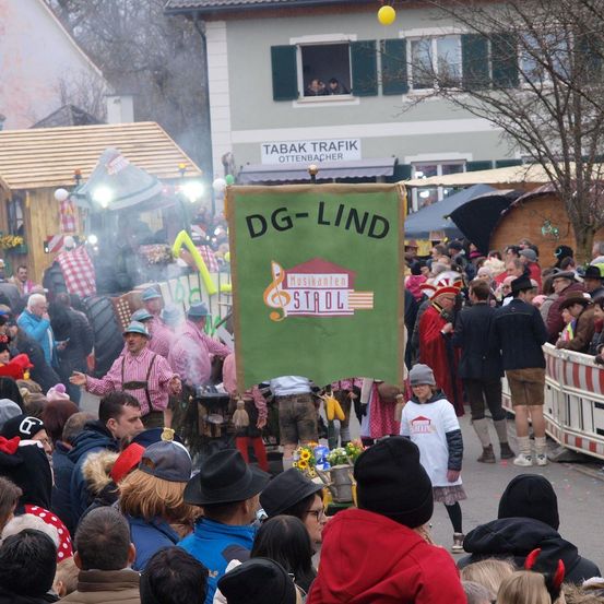 Bild enthält, People, Person, Adult, Female, Woman, Male, Man, Boy, Child, Face