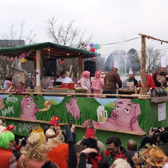 Bild enthält, Adult, Female, Person, Woman, People, Male, Man, Face, Head