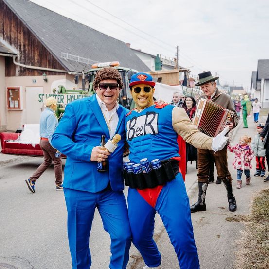 Bild enthält, People, Person, Costume, Adult, Male, Man, Pants, Portrait, Coat, Child