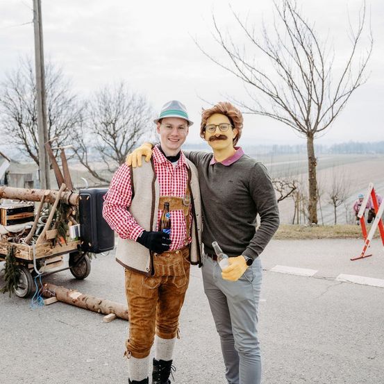 Bild enthält, Pants, People, Person, Glove, Jacket, Adult, Male, Man, Portrait, Jeans