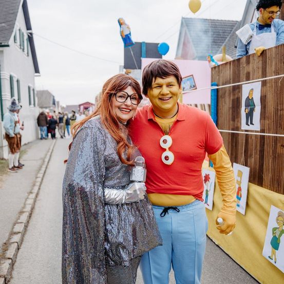 Bild enthält, Pants, City, Street, People, Person, Portrait, Shelter, Adult, Female, Woman