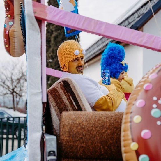 Bild enthält, Adult, Male, Man, Person, Hair, Balloon, Face, Head