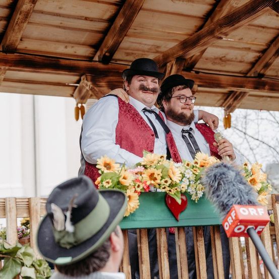 Bild enthält, Person, Adult, Bridegroom, Male, Man, Wedding, People, Head, Face, Glasses