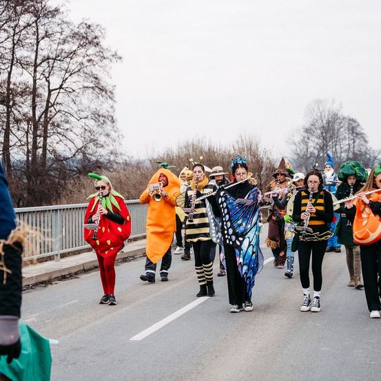 Bild enthält, People, Person, Face, Head, Clothing, Glove