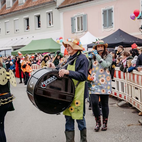 Bild enthält, Adult, Female, Person, Woman, People, Urban, Performer, Festival