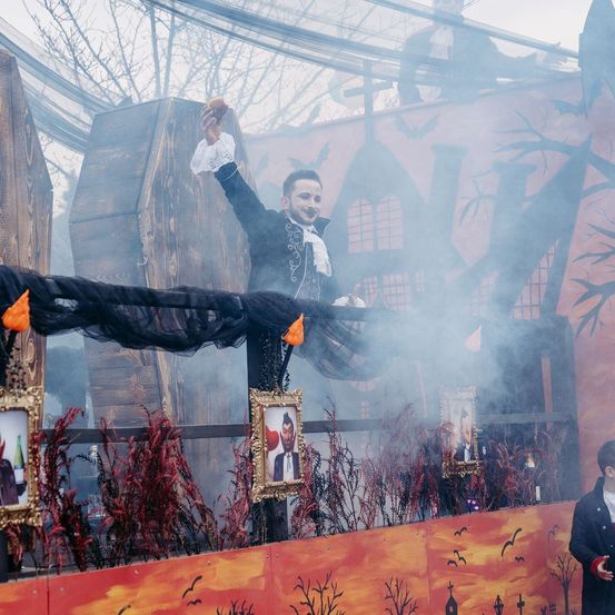 Bild enthält, Person, Adult, Male, Man, Face, Head