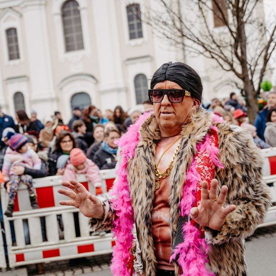 Bild enthält, People, Person, Adult, Male, Man, Baby, Face, Head, Accessories, Glasses