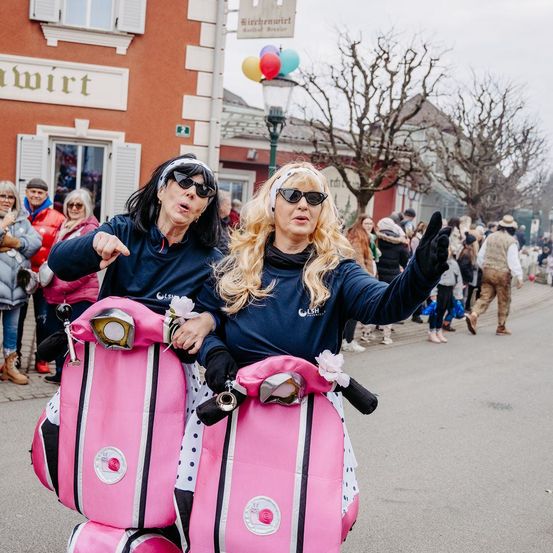 Bild enthält, People, Person, City, Street, Urban, Photography, Portrait, Adult, Female, Woman