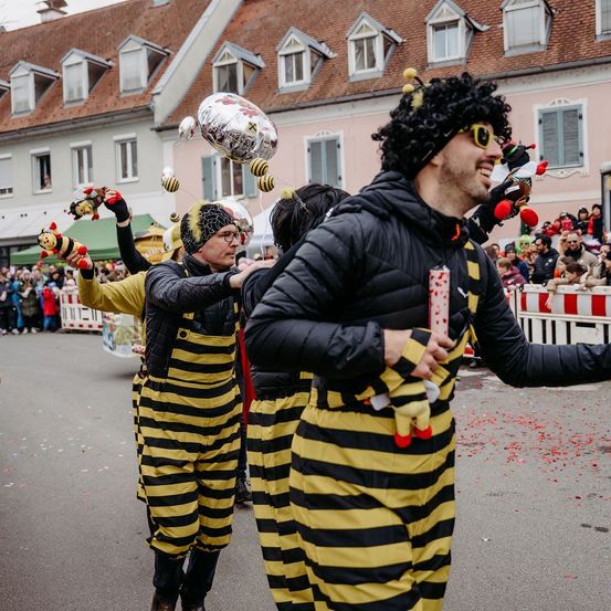 Bild enthält, People, Person, Adult, Male, Man, Female, Woman, Face, Head