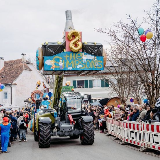 Bild enthält, Parade, Person, Balloon, Machine, Wheel, Crowd, Urban, Carnival