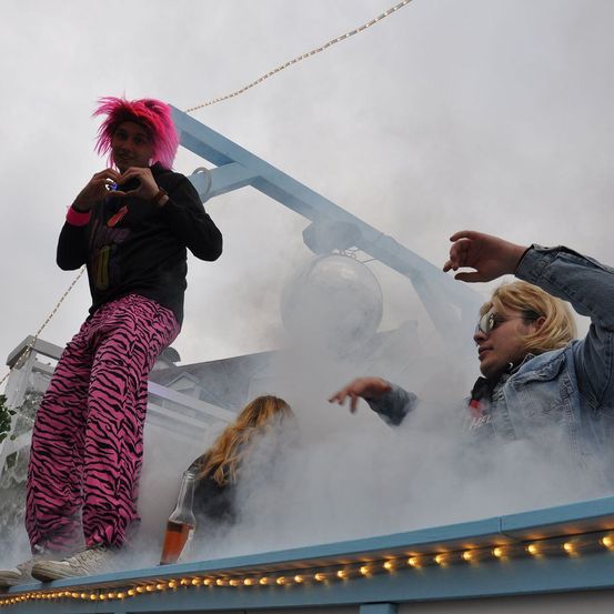 Bild enthält, Adult, Female, Person, Woman, Outdoors, Face, Head, Nature, Photography