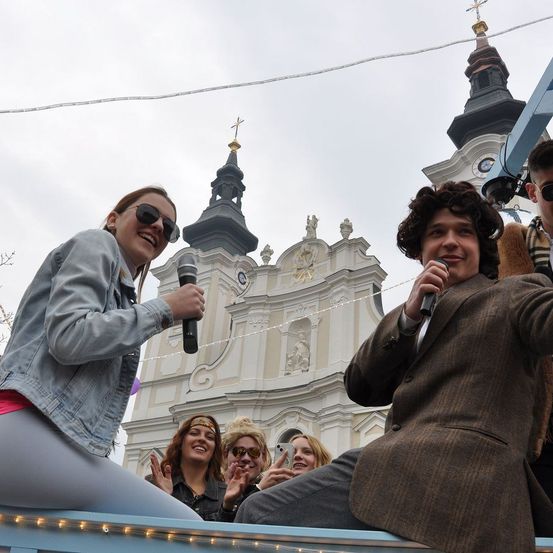 Bild enthält, Head, Person, Face, Adult, Male, Man, People, Female, Woman, Selfie