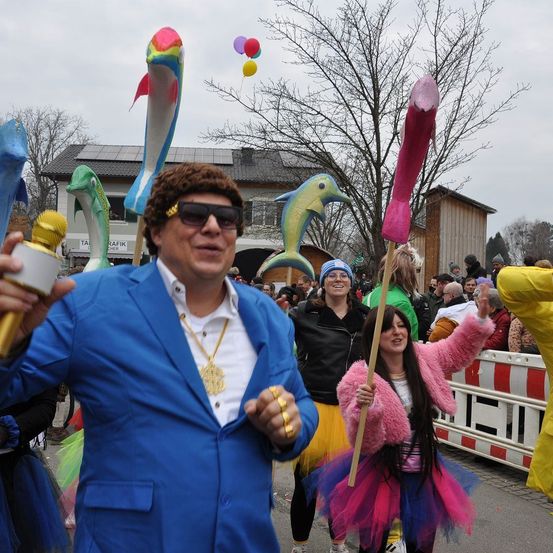 Bild enthält, People, Person, Carnival, Shelter, Adult, Male, Man, Portrait, Sword, Woman