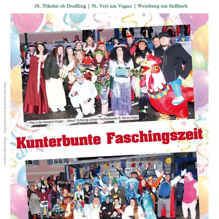 Eine Collage von zwei Fotos zeigt Menschen in Kostümen und Schminke, wahrscheinlich bei einem Festival. Ein Bild zeigt eine Gruppe mit einem Hahnballon und Konfetti. Das andere zeigt Menschen, die vor einem Gebäude posieren.