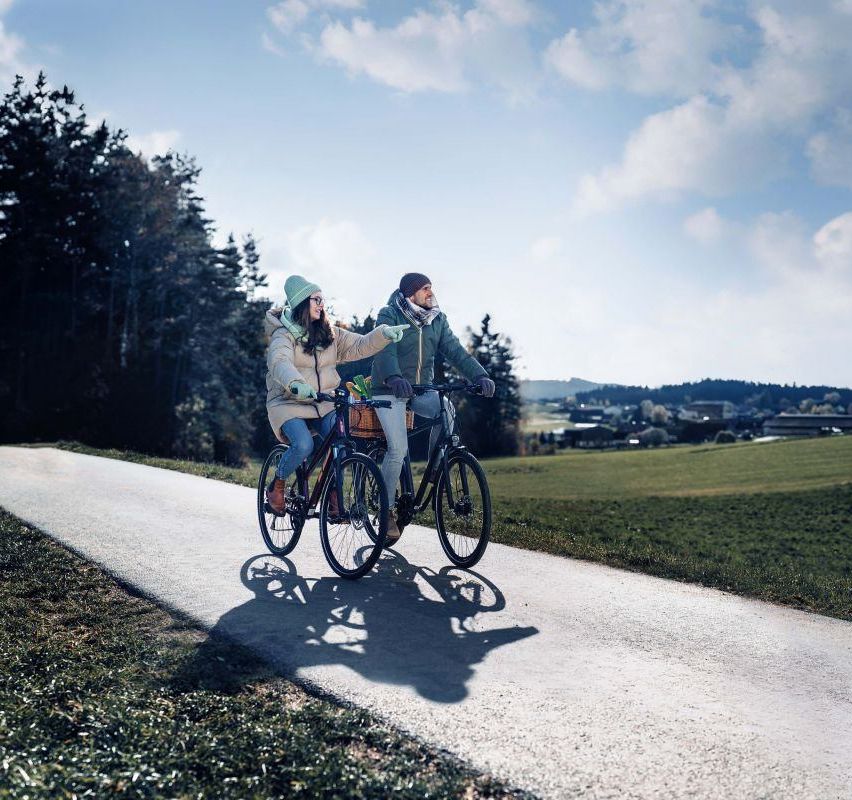 Bild enthält, Bicycle, Cycling, Person, Wheel, Adult, Female, Woman, Male, Man, Vacation