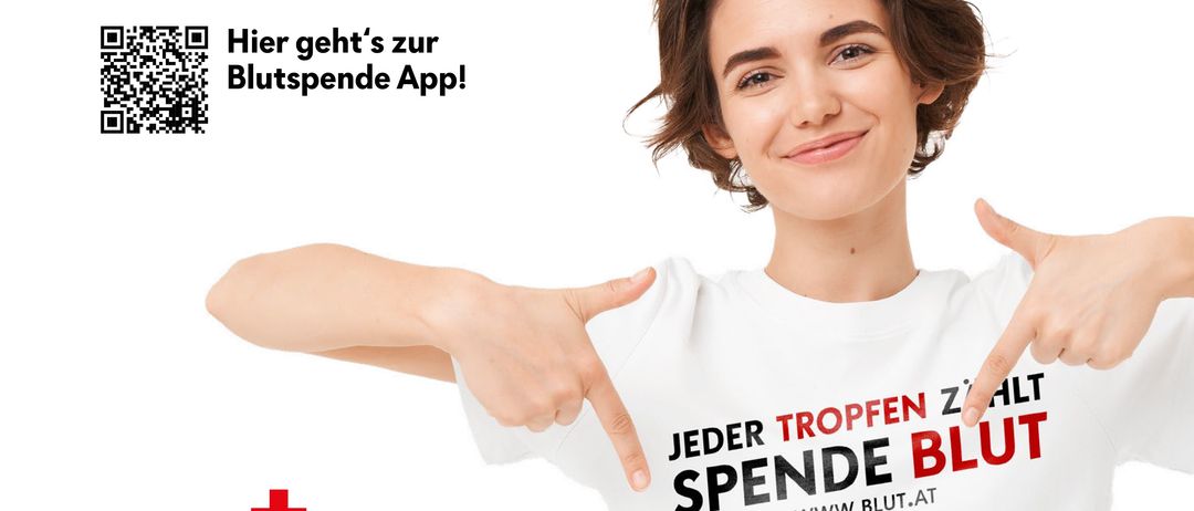 Plakat für Blutspende-Event. Es heißt 'Jeder Tropfen zählt!' und lädt zur Spende am Freitag, 28. November von 15:00 bis 19:00 Uhr in Dechantskirchen ein. Eine lächelnde Person zeigt auf das T-Shirt, das 'Spende Blut' sagt. Ein QR-Code ist für die Blutspende-App verfügbar.