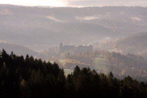 Bild enthält, Nature, Outdoors, Weather, Scenery, Fog, Plant, Tree, Land, Vegetation, Woodland