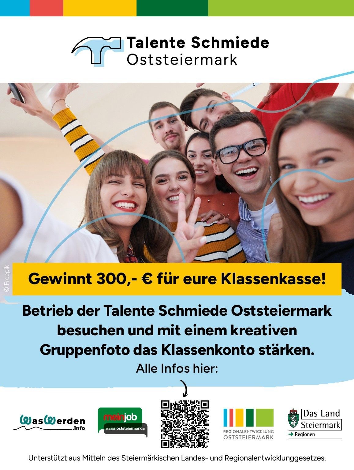 Eine Gruppe lächelnder Personen posiert für ein Foto mit einem QR-Code und Text über den Gewinn von 300 Euro für ihren Klassenfonds.