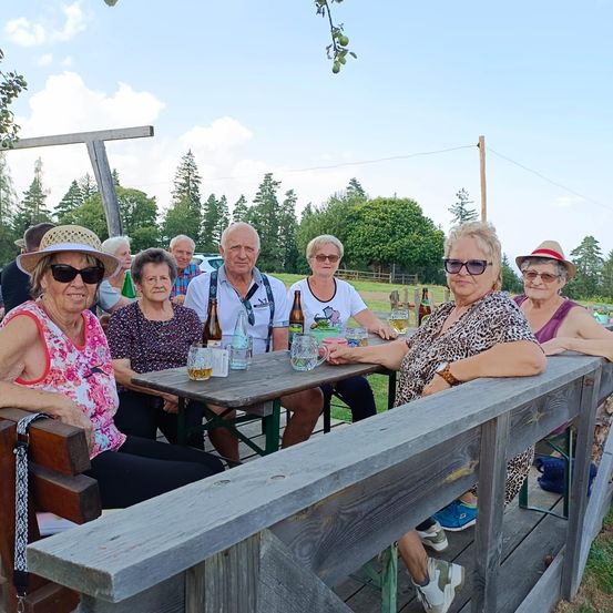 Bild enthält, Outdoors, Adult, Female, Person, Woman, Nature, Countryside, Rural, Farm, People