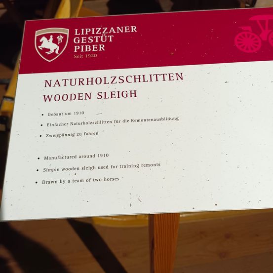 Bild enthält, Advertisement, Text, Business Card, Paper, Poster