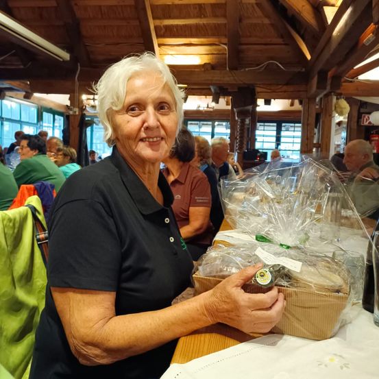 Bild enthält, Lunch, Meal, Photography, Portrait, Shelter, Restaurant, Dining Table, Table, Dining Room, Dish