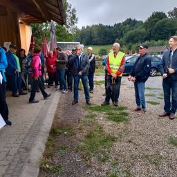 Bild enthält, Adult, Male, Man, Person, Clothing, Footwear, Shoe, Coat