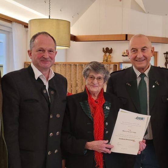 Bild enthält, Blazer, Coat, Jacket, People, Person, Formal Wear, Suit, Adult, Male, Man