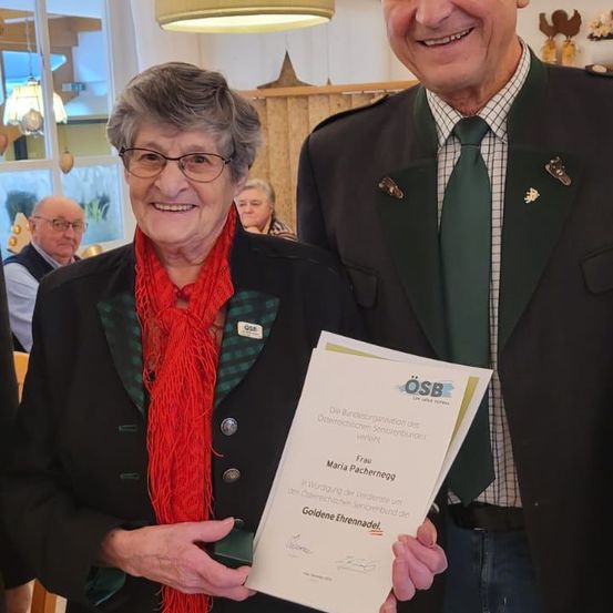 Bild enthält, Blazer, Coat, Jacket, Person, Photography, Portrait, Pants, People, Suit, Man