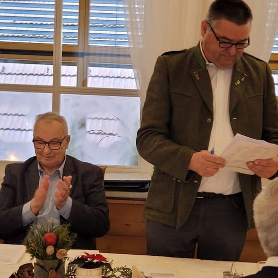 Bild enthält, People, Person, Adult, Male, Man, Blazer, Face, Head, Female, Woman